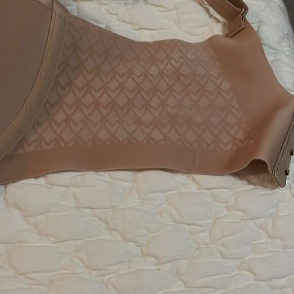Seamless Tan Bra Victoria’s Secret - Picture 6 of 7